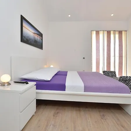 Holiday home Gorgeous In With Outdoor Swimming Pool